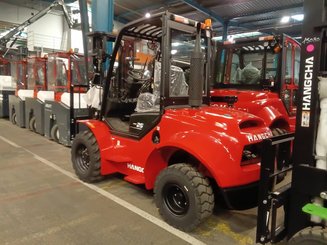 Carreta elevadora todo terreno Hangcha TT25-2 (CPCD25-X2W98E-RT2)
