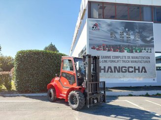 Carreta elevadora todo terreno Hangcha TT25-2 (CPCD25-X2W98E-RT2)