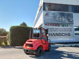 Carreta elevadora todo terreno Hangcha TT25-2 (CPCD25-X2W98E-RT2)