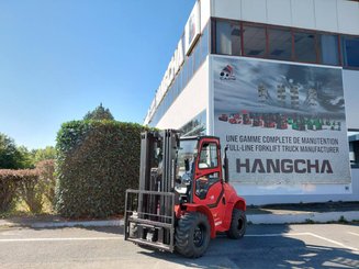 Carreta elevadora todo terreno Hangcha TT25-2 (CPCD25-X2W98E-RT2)