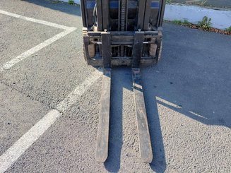 Empilhador de contrapeso 3 rodas Yale ERP15VTSWB