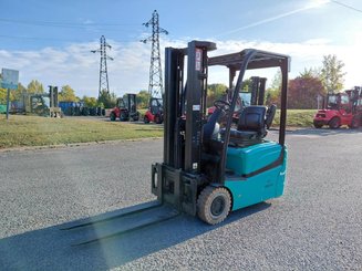 Empilhador de contrapeso 3 rodas Yale ERP15VTSWB