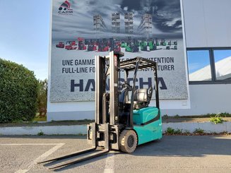 Empilhador de contrapeso 3 rodas Yale ERP15VTSWB
