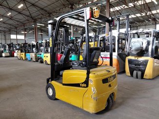 Empilhador de contrapeso 3 rodas Yale ERP15VTSWB