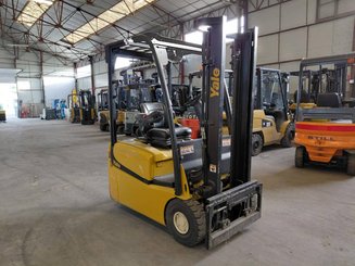 Empilhador de contrapeso 3 rodas Yale ERP15VTSWB