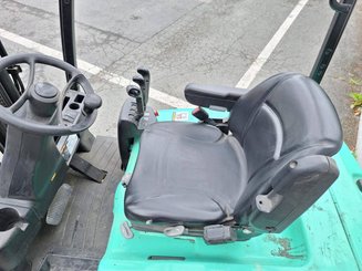 Empilhador de contrapeso 3 rodas Yale ERP16VT - 9