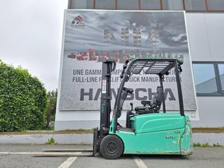 Empilhador de contrapeso 3 rodas Yale ERP16VT - 2