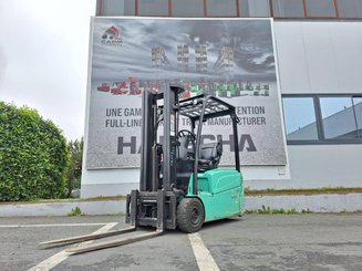 Empilhador de contrapeso 3 rodas Yale ERP16VT - 1