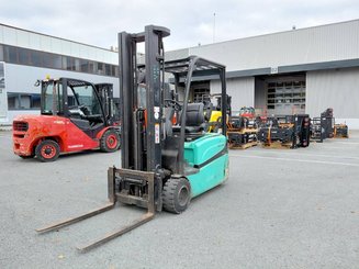 Empilhador de contrapeso 3 rodas Yale ERP16VTLWB - 8