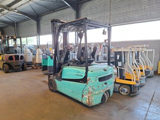 Empilhador de contrapeso 3 rodas Yale ERP16VTLWB