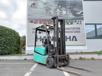 Empilhador de contrapeso 3 rodas Yale ERP16VTLWB