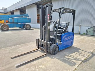 Empilhador de contrapeso 3 rodas Hyster  J16XNTLWB