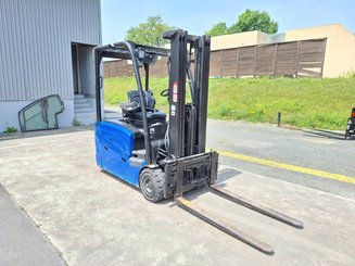 Empilhador de contrapeso 3 rodas Hyster  J16XNTLWB