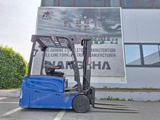 Empilhador de contrapeso 3 rodas Hyster  J16XNTLWB