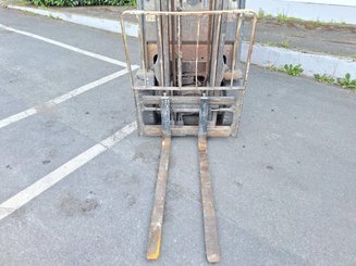 Empilhador de contrapeso 4 rodas Yale gdp16vx