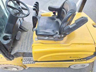 Empilhador de contrapeso 4 rodas Yale ERP25VL