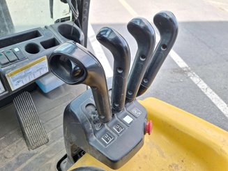Empilhador de contrapeso 4 rodas Yale ERP25VL