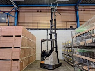 Empilhador retráctil Crown ESR 5260-14 OPT 2