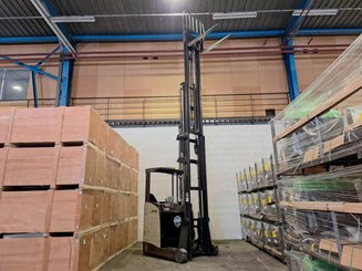 Empilhador retráctil Crown ESR 5260-14 OPT 2