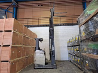 Empilhador retráctil Crown ESR 5260-14 OPT 2