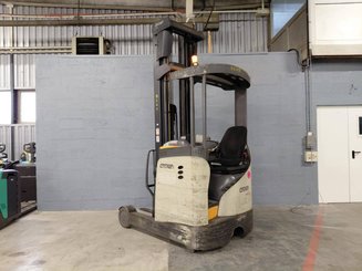 Empilhador retráctil Crown ESR 5260