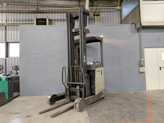 Empilhador retráctil Crown ESR 5260