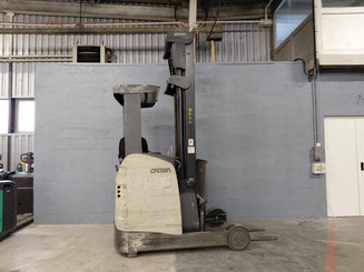 Empilhador retráctil Crown ESR 5260