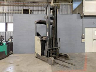 Empilhador retráctil Crown ESR 5260