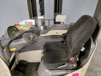 Empilhador retráctil Crown ESR 5260