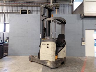 Empilhador retráctil Crown ESR 5260