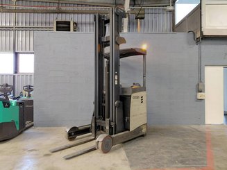Empilhador retráctil Crown ESR 5260