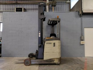 Empilhador retráctil Crown ESR 5260