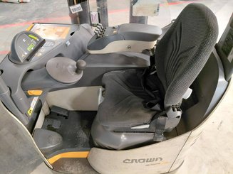 Empilhador retráctil Crown ESR 5260