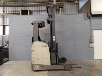 Empilhador retráctil Crown ESR 5260