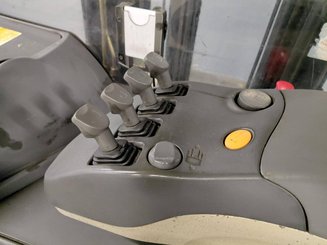 Empilhador retráctil Crown ESR5000