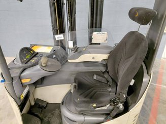 Empilhador retráctil Crown ESR5000