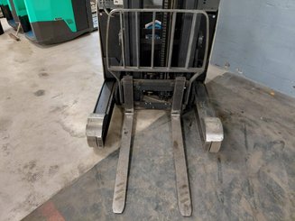 Empilhador retráctil Crown ESR 5260