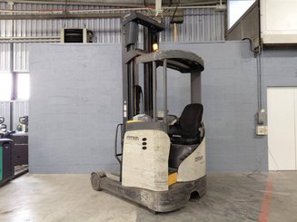 Empilhador retráctil Crown ESR 5260