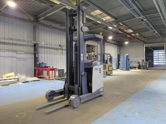 Empilhador retráctil Crown ESR 5260