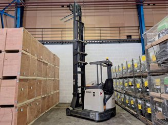 Empilhador retráctil Crown ESR 5260