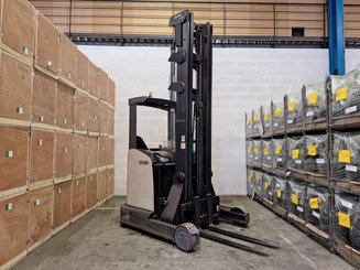 Empilhador retráctil Crown ESR 5260
