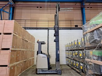 Empilhador retráctil Crown ESR 5260