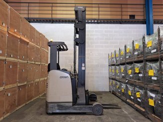 Empilhador retráctil Crown ESR 5260