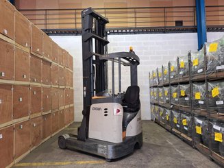Empilhador retráctil Crown ESR 5260