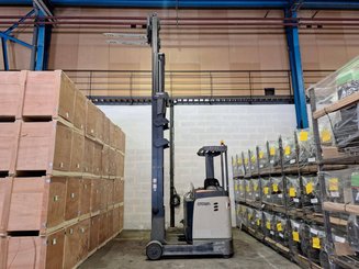 Empilhador retráctil Crown ESR 5260