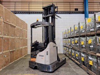 Empilhador retráctil Crown ESR 5260