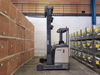 Empilhador retráctil Crown ESR 5260