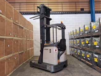 Empilhador retráctil Crown ESR 5260