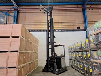 Empilhador retráctil Crown ESR 5260