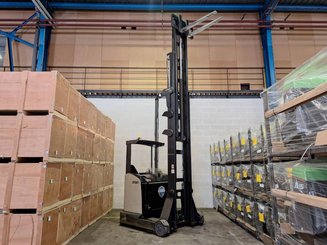 Empilhador retráctil Crown ESR 5260